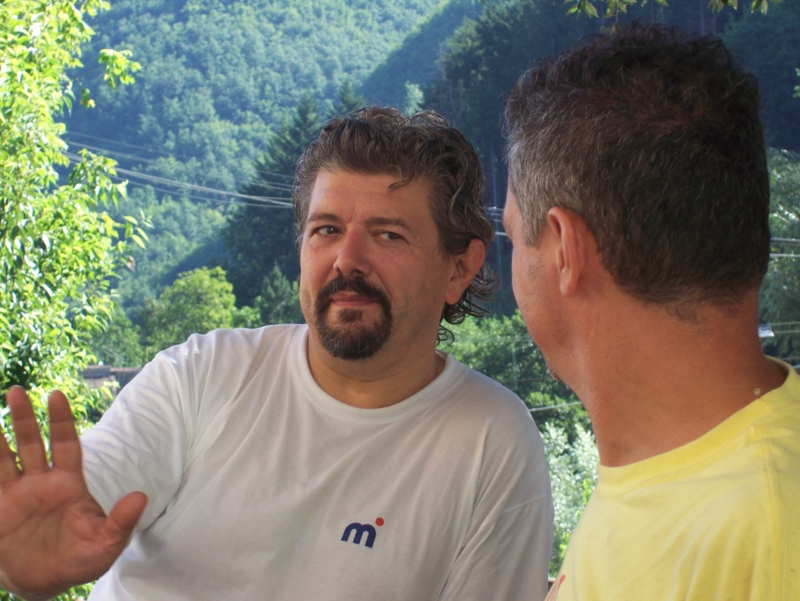  Image name: Persone004.jpg 
 width: 800 pixel 
 height: 601 pixel 
 Size: 369114 bytes 
 Click to enlarge 